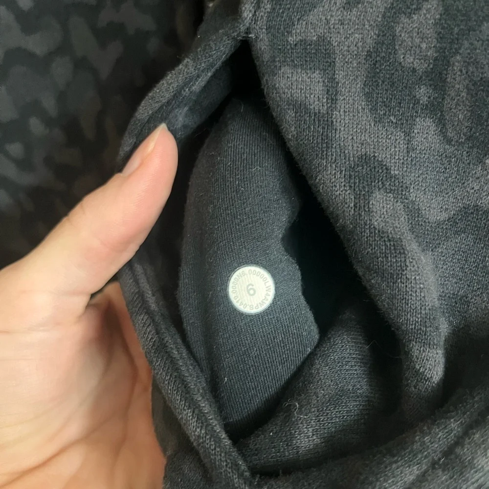 Lululemon Athletica Womens Scuba Hooded Zip Up Jacket - Black/Gray Leopard Print - Picture 6 of 11